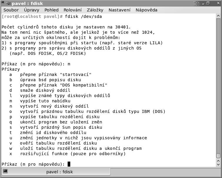 94 Kapitola 5: Práce s diskem První disketová jednotka je pojmenována /dev/fd0. Druhá disketová jednotka je /dev/fd1. První disk na SCSI (podle čísel zařízení na sběrnici) bude /dev/sda.
