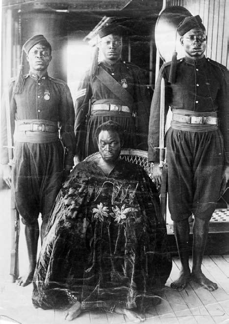 Do města Benin se oba vrátil s bílou vlajkou 5. srpna 1897 v čele průvodu svých manželek, hodnostářů a davu neozbrojeného lidu.