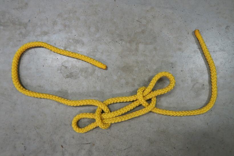 Uzel je funkční pokud jsou na něm celé 2 otočky konce lana (při vázání soutěžící musí alespoň 3x provléci konec