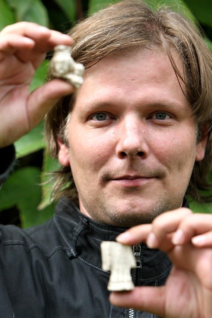 Milan Sýkora (*1975) archeolog, odborník na hrady, tvrze a hmotnou kulturu, autor kastelologických výstav a