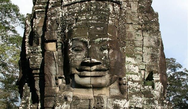 Angkor Vat - Kambodža Varování z historie Tým badatelů z Cambridgeské univerzity zjistil, že za úpadkem khmerské říše zřejmě nestojí války ani přelidnění, ale dlouhé období nedostatečných dešťů spolu