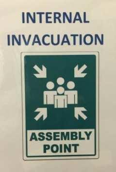evakuaci), ale naopak v jeho okolí a je třeba ukrýt veřejnost uvnitř budovy