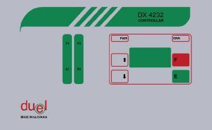 4 Obsluha zariadenia 4.1 Popis zariadenia Regulátor DX4232 má na prednom paneli (viď Obr.