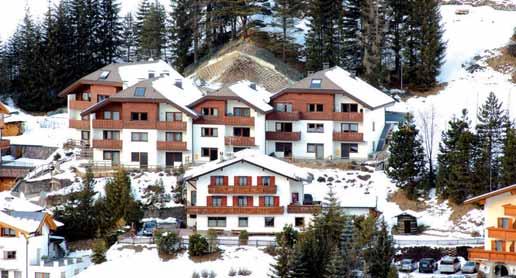 lůžková kapacita zapovídající ubytování skupin chybějící širší nabídka polyžařského relaxu 900 m poloha: Santa Cristina, centrum - 250 m, skiareál S.