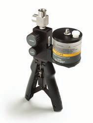 testovací pumpa Pumpa Fluke 700HTP-2 je určena k vytvoření tlaku až 10 000 psi / 700 barů.