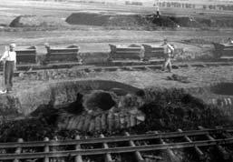 Na obou fotografiích: Stavba dálnice a archeologické nálezy u obce Chornice v r. 1939 vodní náhon mlýna v Jevíčku.