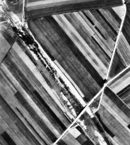 Zde stál provizorní dřevěný most Velké Opatovice (1947): 1. Dálniční těleso 2.