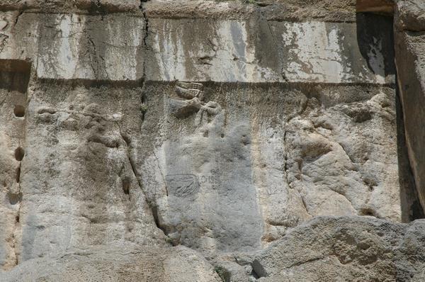 Obr. 10 Pozůstatky skalního reliéfu Gotarza II.