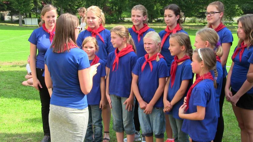 Komise si šla prohlédnout školu, ve které ji zaujaly malby na stěnách školy, které malovaly žačky devátého ročníku. Poté se podívala na retro spartakiádu, kterou cvičily žačky druhého stupně.