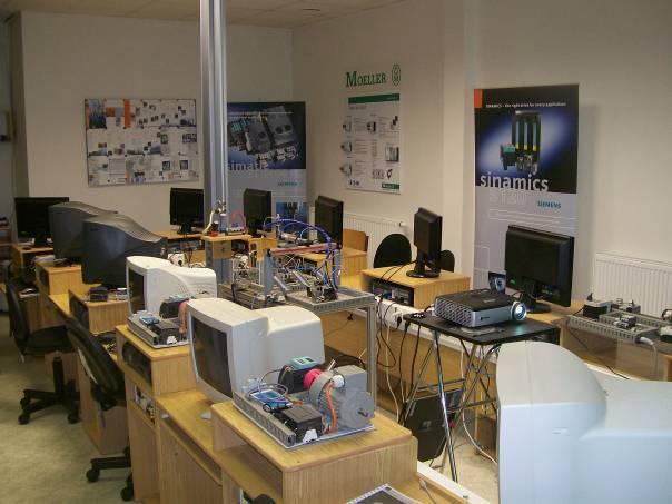 Nová laboratoř mechatroniky na SOŠ a SOU Lanškroun V rámci oslav 60. výročí školy byla slavnostně otevřena nová učebna.