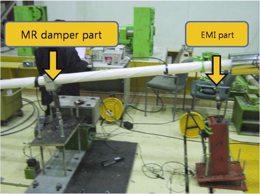 Přehled současného stavu poznání Obr. 2.17 Smart damping system instalovaný na mostovém lanu [43]