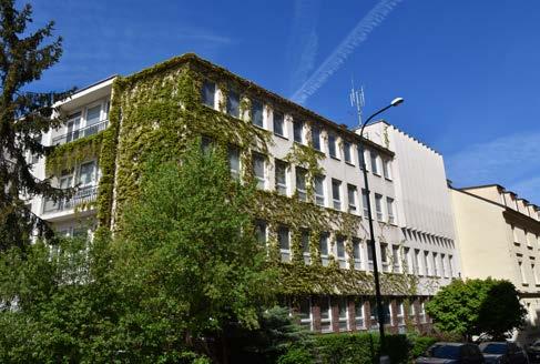 . 2. Modernizace stavební části budovy v objektu Karlov Koncem února byla zahájena modernizace stavební části budovy v objektu Karlov, ve kterém je umístěna TR 110/22 kv, s plánovaným dokončením v