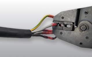 pro spojování kabelů do 6 mm 2 (technologie lisování + smršťování za