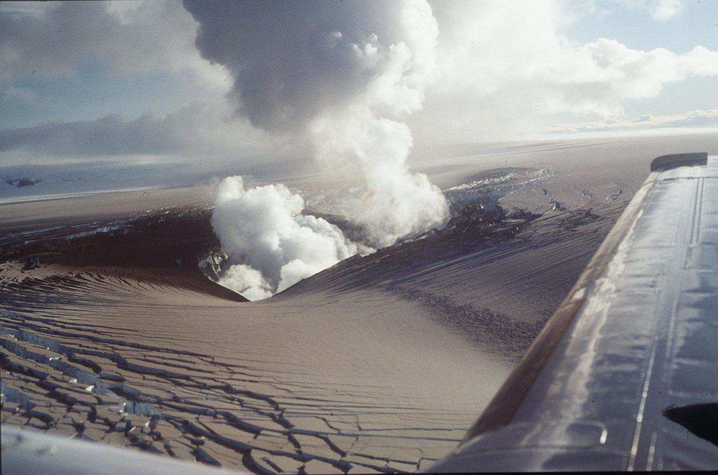 Odbočka - pár slov o hydrologii ledovce Subglaciální jezera (v oblastech s anomálním tepelným výnosem z nitra Země): Antarktida Vostok, Island Grimsvotn Schopnost fyziků