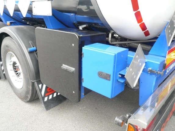 3 PŘÍDAVNÉ KOMPONENTY Mimo povinnou výbavu cisterny výrobci doplňují vozidla přídavnými komponenty, které ulehčí nejen manipulaci s danou látkou, ale například pomocí tiskárny vsazené do rámu