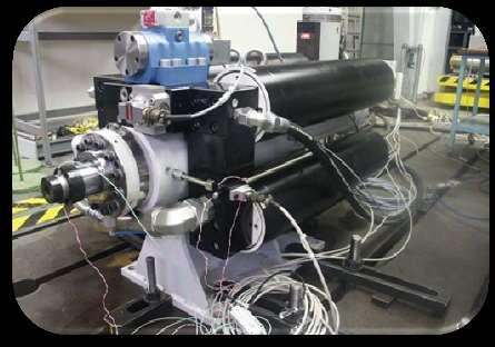 Oddělení aplikované mechaniky Hydromotor pro rychlé děje Jednoosé vysokorychlostní zatěžování Realizace crash testů Vodorovně umístěný hydromotor na základové desce 6 x 4m