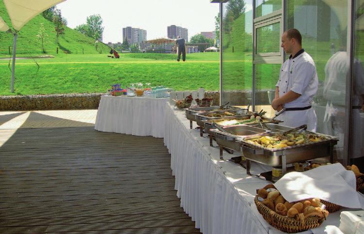 Letos jim byly vyhrazeny hned dva srpnové týdny, celkem se golf přišlo učit nebo v něm