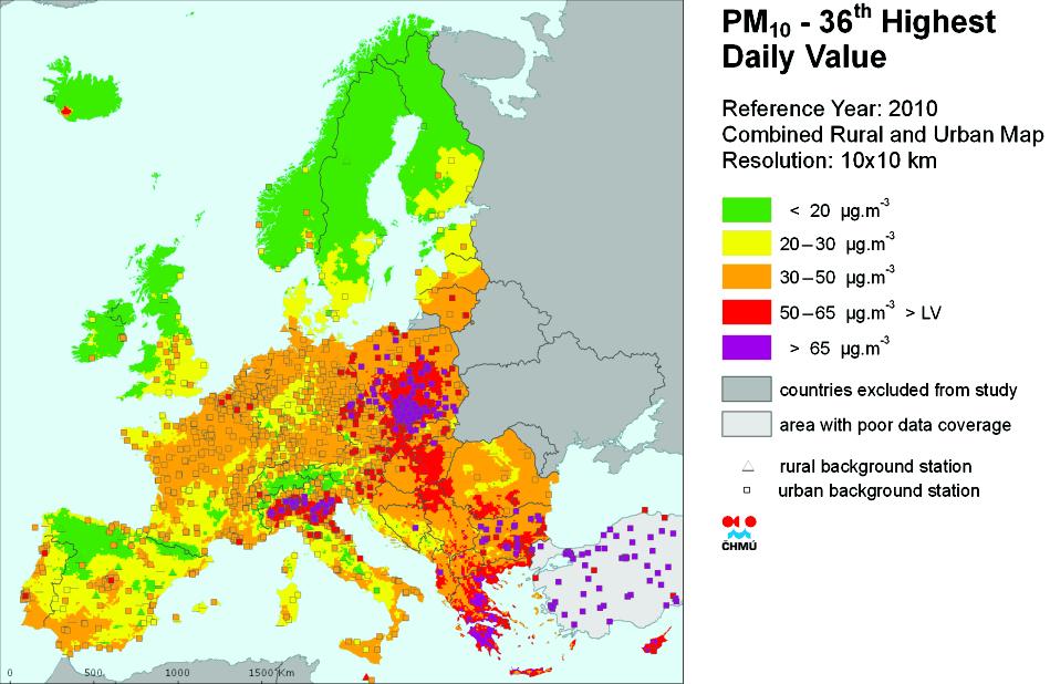 Obr. 1 Nejvyšší hodnota maximálního denního průměru koncentrace PM 10, 2010. Obr. 2 Roční průměrné koncentrace PM 2,5, 2010 (ČHMÚ, 2012f). 4.3.