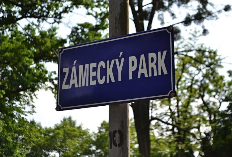 Zámecký park a jeho okolí Park spojující původní zástavbu Poruby s novým sídlištěm, Zámek, Kostel, rybník, památková zóna tma, rozbité chodníky, místo sdružování bezdomovců, sběrna, garáže.