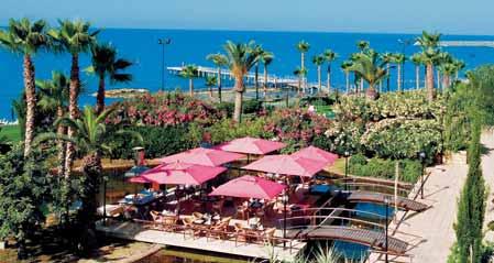 KYPR 40 Limassol 41 LE MERIDIEN LIMASSOL SPA&RESORT ***** Luxusní hotelový resort hlavní budovy a vil se rozkládá u 300 metrů dlouhé písčité pláže.