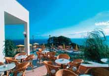 Pěkně zařízená restaurace s výhledem na moře, kavárna, snack bar a prostor pro