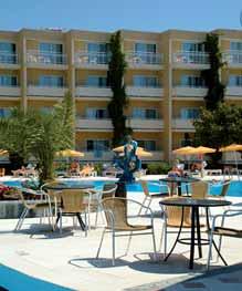 RHODOS 22 Faliraki 23 APOLLO BEACH **** Komfortní rozlehlý hotel je vystavěný u široké písečné pláže ve Faliraki, poblíž rušného centra letoviska, jen 14 kilometrů od města Rhodos a 7 kilometrů od