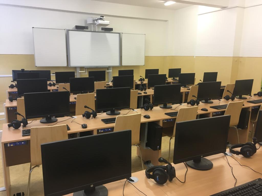 Gymnázium, Dačice, Boženy Němcové 213 PŘEHLED OBORŮ VZDĚLÁVÁNÍ A OBLASTÍ VZDĚLÁVÁNÍ 1.