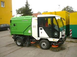 Čištění města však nezahrnuje pouze ruční sběr odpadků, ale také mechanické čištění komunikací. Toto čištění probíhá na základě sestaveného harmonogramu, ale také dle aktuálních potřeb.