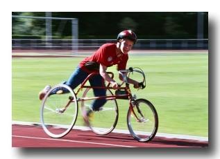 Race running /Petra/ Race Runner je atletická disciplína, při které atleti běží s použitím trojkolky (tříkolý rám s podporou těla).
