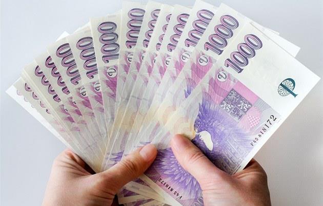 Zároveň má zaměstnavatel jistotu, že pracovník bude zastoupen plnohodnotně. JAKÉ JSOU MZDOVÉ NÁKLADY NA JOB SHARING? Výše sociálního ani zdravotního pojištění se neliší od částečného úvazku.