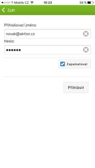 Přihlášení se v mobilní aplikaci provede výběrem Cloudového serveru a zadáním jména a hesla. Přihlašovací údaje je možné zapamatovat pro zjednodušení příštího přihlášení.
