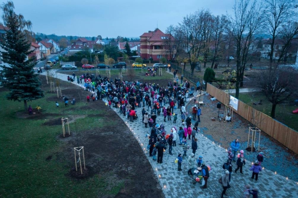 prostor pro shromažďování, pro pořádání kulturních i jiných akcí v klidné a bezpečné lokalitě, zároveň i v odpočinkovou a relaxační zónu.