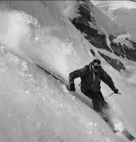 8 ALTERNATÍVNE FORMY LYŽOVANIA Aj pre inštruktorov lyžovania je dôležité zaradiť do výcviku: - jazdu v hlbokom snehu - jazdu v neupravenom teréne - jazdu vo formácii - jazdu v slalomových bránach