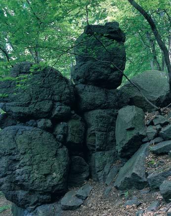 Ústecko GEOLOGIE Masiv Magnetovce je po geologické stránce velmi pestr.