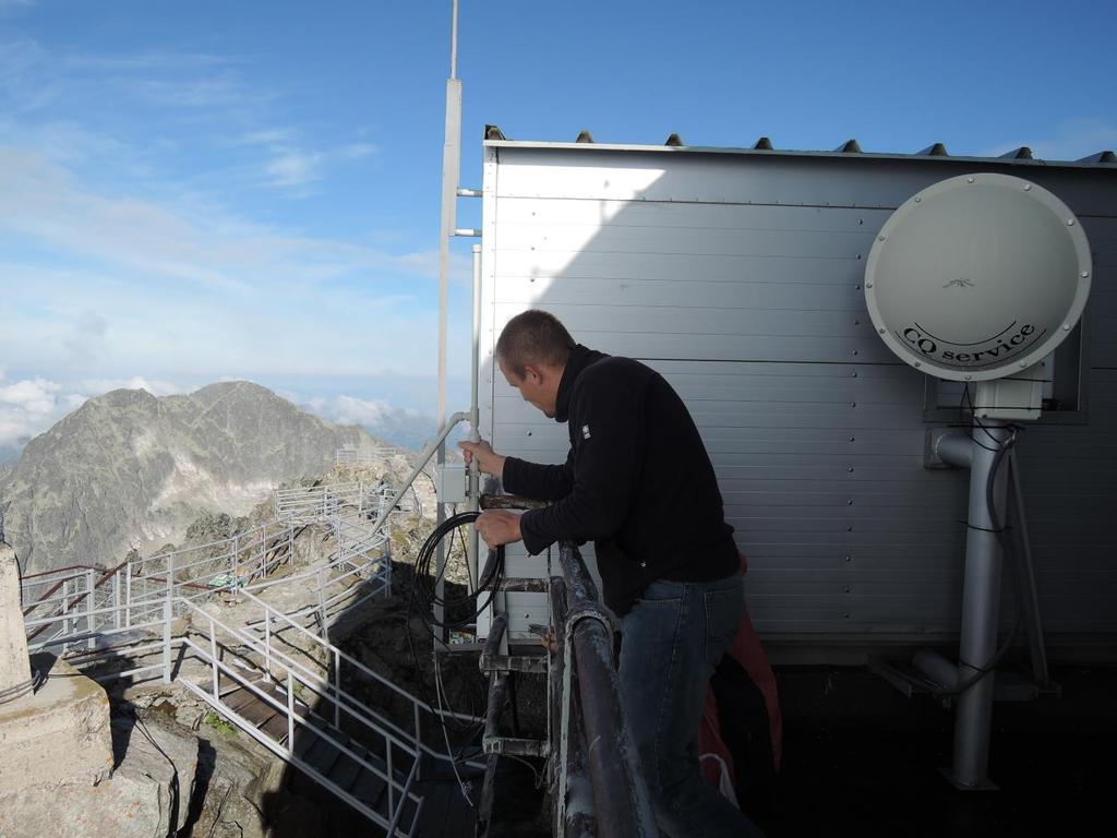 Měření na Lomnickém štítu 19. a 20. srpna 2015 probíhalo měření na observatoři na Lomnickém štítu (LS) pomocí stanice RMDS02C. Obr.