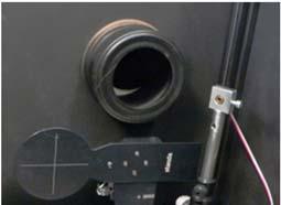 laserového záření uvnitř boxu a ochrana před popálením obsluhy od vzorku drženého na vysoké teplotě).