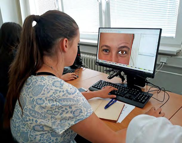 Univerzita Programování není jen pro kluky. Důkazem je první Letní škola IT pro dívky Kariérní centrum Univerzity Pardubice poprvé uspořádalo Letní školu IT pro dívky.