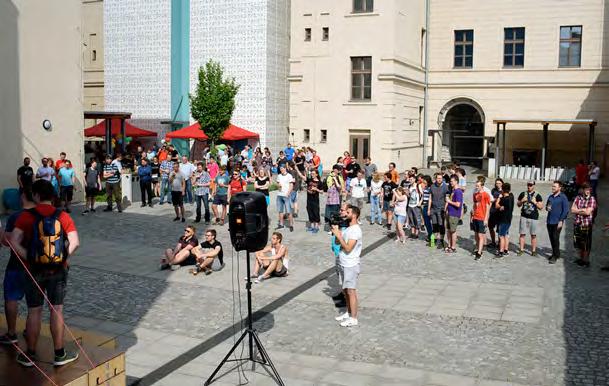 Studijní obory naší fakulty jsou firmami velmi žádané, což je dáno odrazem našeho zaměření na rychle se rozvíjející oblasti informačních technologií, elektrotechniky a automatizace.