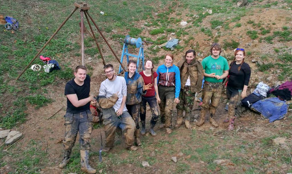 Studenti Netradiční outdoorová výuka je na Fakultě ekonomicko-správní fenoménem Studenti Fakulty ekonomicko-správní se v letním semestru účastnili outdoorové výuky v rámci předmětu Trénink