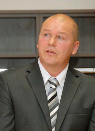 Novými profesory jsou prof. Ing. Jiří HANUSEK, Ph.D., z ústavu organické chemie a technologie, vedoucí oddělení mechanismů organických reakcí, jmenovaný pro obor Organická chemie, a prof. Mgr.