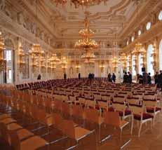 Sídlem prezidenta republiky se Pražský hrad stal již v roce 1918 a pro ofi ciální potřeby byly vybrány a částečně upraveny prostory prvního patra takzvaného Nového paláce.