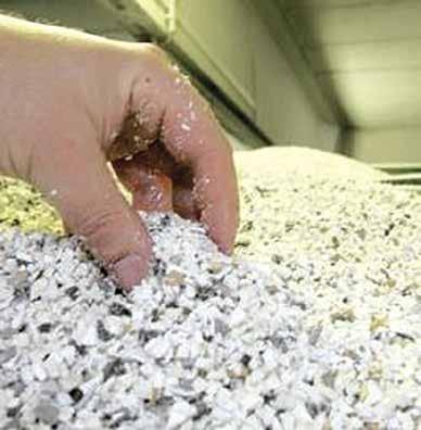 Recyklace Plastová okna jsou stavebními komponenty s dlouhou životností. z PVC. Přesto v blízké budoucnosti je třeba díky vysokému podílu na trhu počítat se zvýšeným počtem oken určených k recyklaci.
