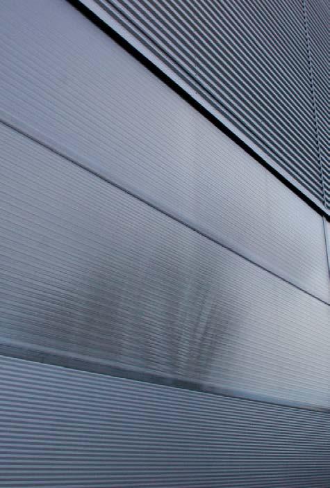 Úvod Kingspan KS1000 WL jsou stěnové prosvětlovací panely, které umožňují přísun přirozeného denního světla do budovy, při zachování tepelně-izolačních vlastností a estetického vzhledu.