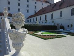 aktivity. I keď Cyklokuchyňa je pre ľudí otvorená už viac ako 6 rokov, do súčasného priestoru sa presťahovala pred rokom. Samotná záhradka je ešte čerstvá, vznikla len na jar 2017.