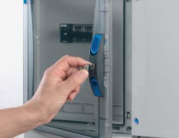 elektrotechnické kvalifikace - laici Prázdná skříň uzamykání dveří nástrojem