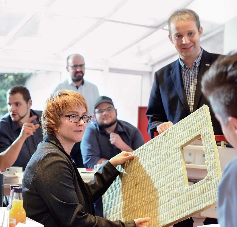 Semináře nabízejí ideální platformu pro sdílení vědomostí například výměnu zkušeností s kolegy z oboru na neformálním večerním setkání.