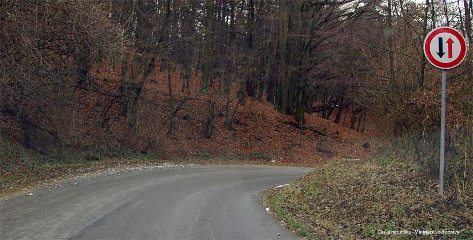 11. 5. 2018 Znalost dopravních značek, světelných a akustických signálů, výstražných světel, speciálních označení vozidel a osob,... 06060306 [1 b.