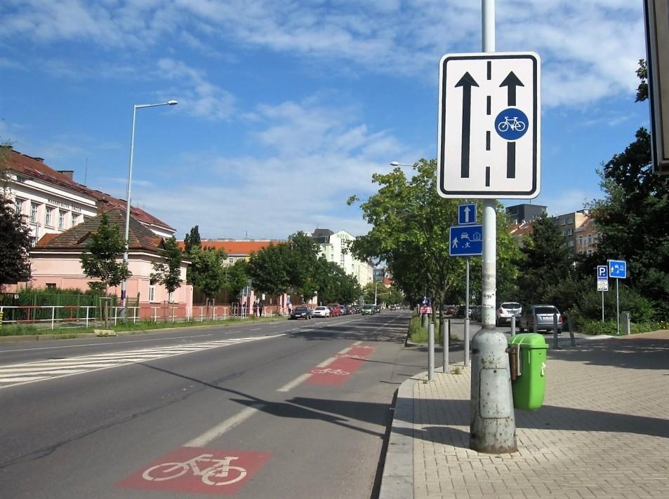 Dopravní značky Vyhrazený jízdní pruh a Konec vyhrazeného jízdního pruhu ; vyhláška č. 294/2015 Sb.