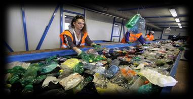 V nich probíhá v naprosté většině - ruční třídění jednotlivých druhů plastů.