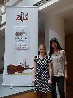 2.cenu a Adélka Hobzíková, která získala 3.cenu. Obě houslistky jsou z houslové třídy paní uč. Hany Kutmanové.
